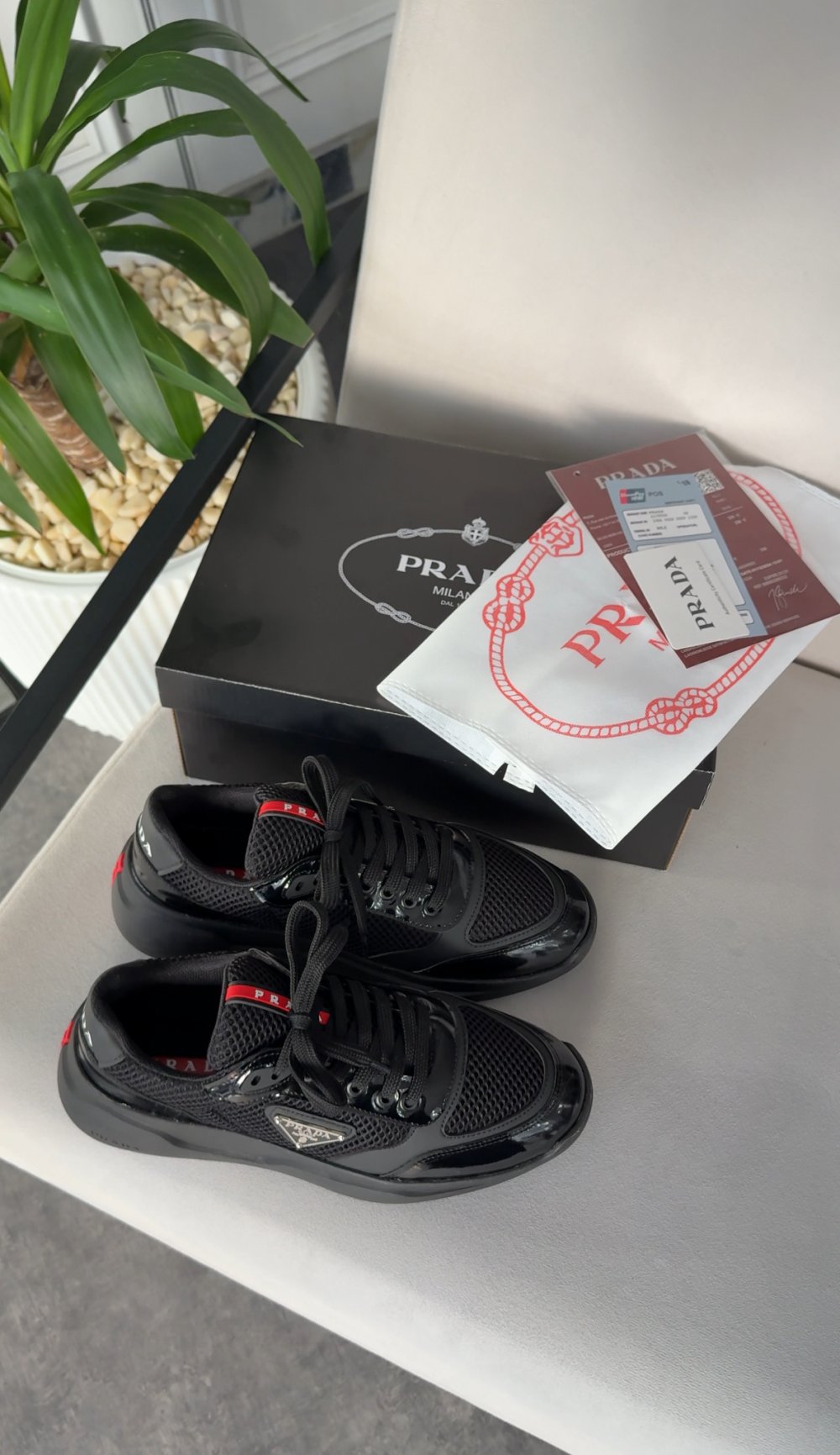PRADA MİLANO  İTHAL - SİYAH KIRMIZI RUGAN