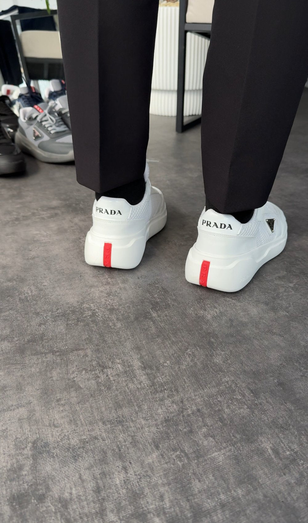 PRADA MİLANO  İTHAL - BEYAZ DİL KIRMIZI
