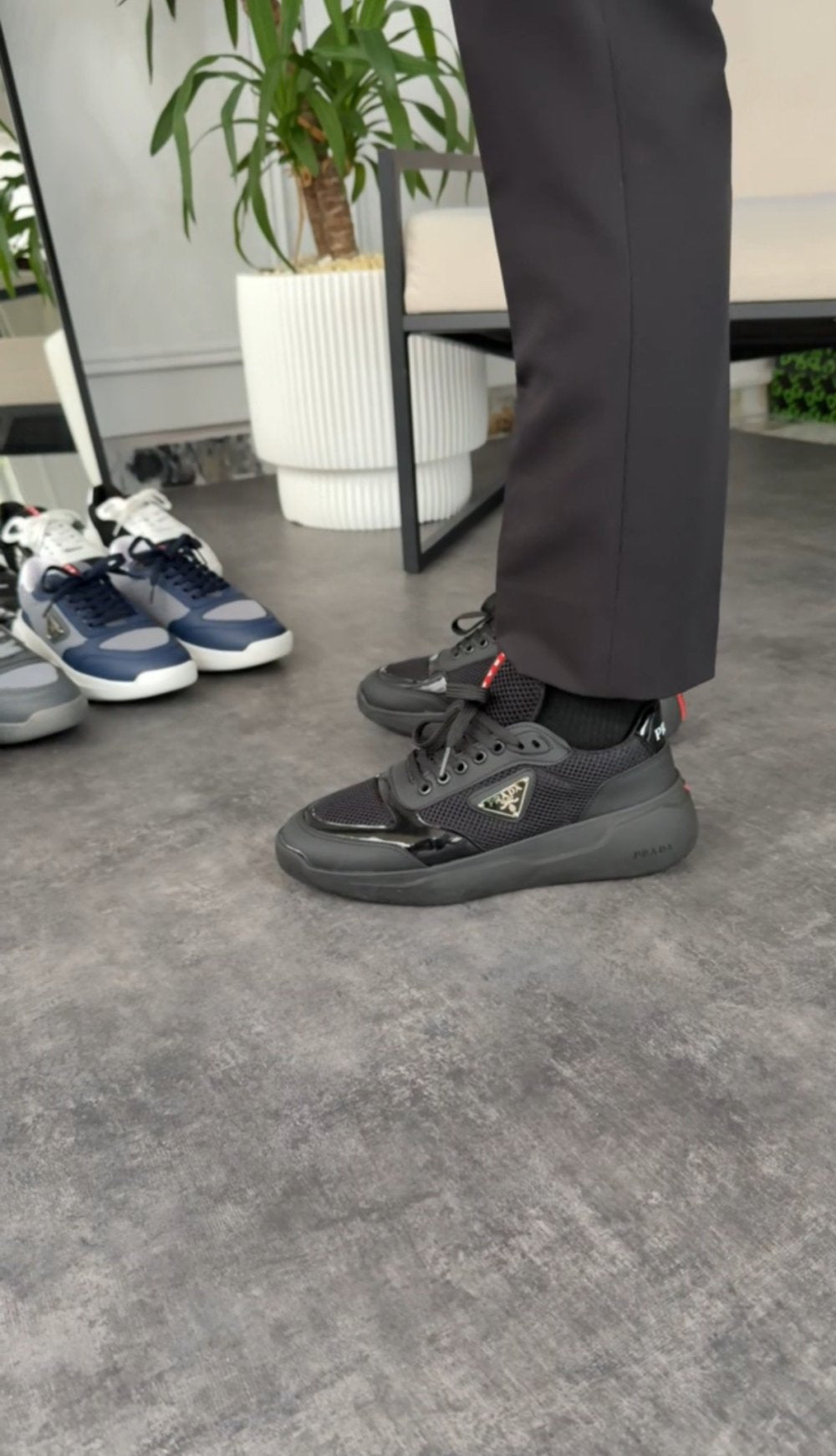 PRADA MİLANO  İTHAL - SİYAH KIRMIZI MAT